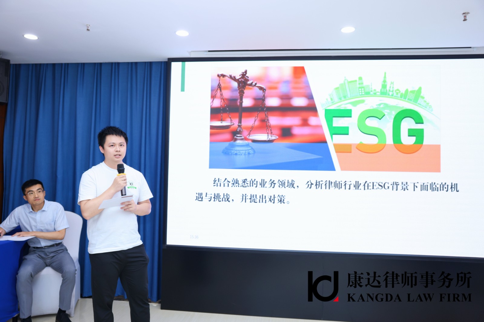 学员上台分享.jpg