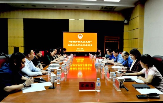 座谈会.jpg